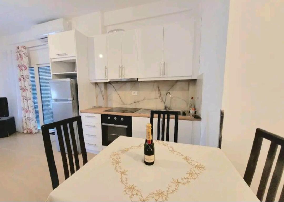 Relax New Apartment-rare Find Near Port Apartment *