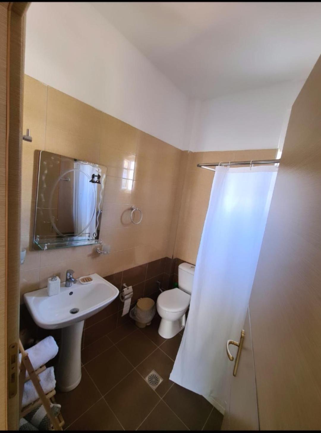 Relax New Apartment-rare Find Near Port Apartment